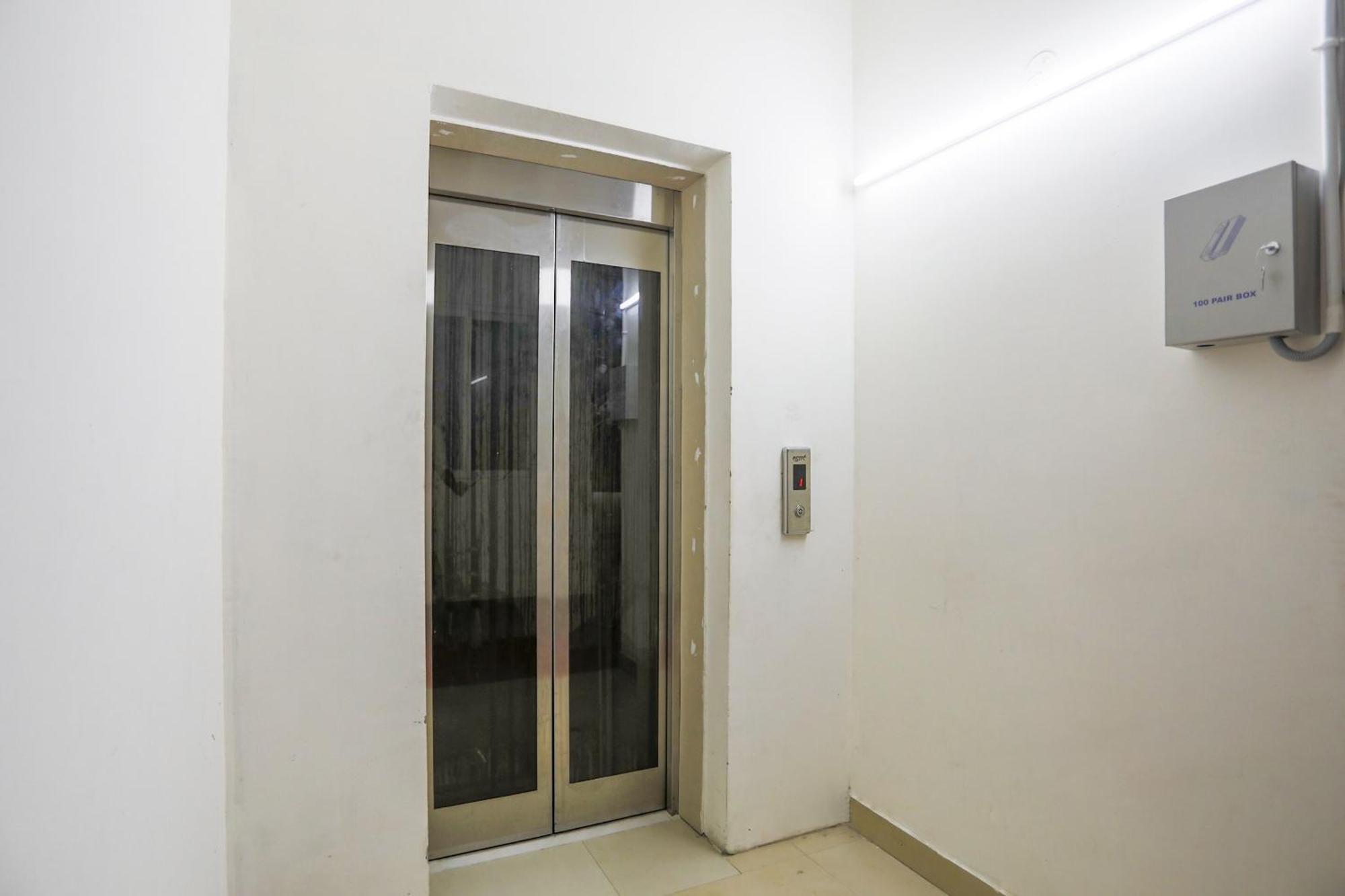 Hotel O Jsb Hotel Faridabad Bagian luar foto